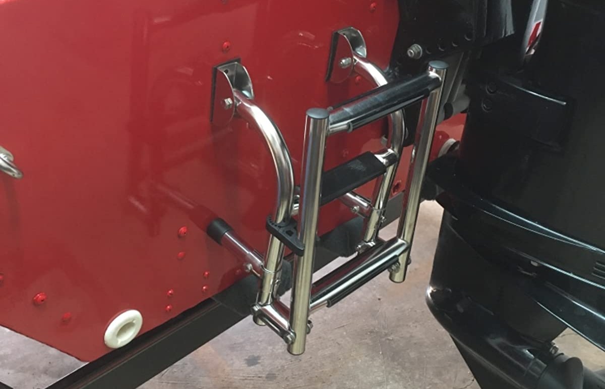 ভাঁজ বোর্ডিং মই